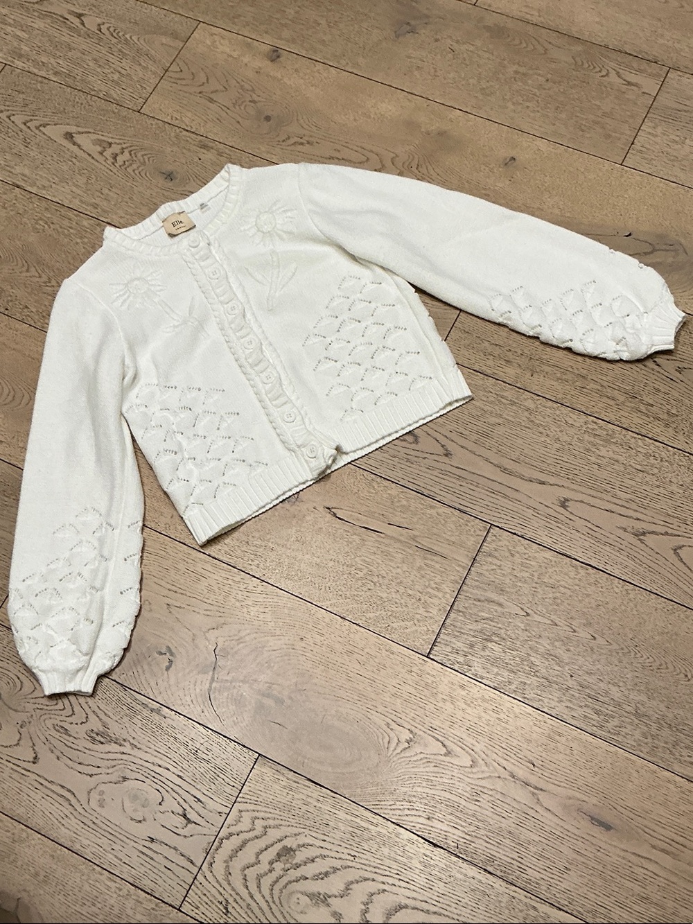 Woman’s Elie Tahari white button up cardigan. Medium. Sculptured knit. Cute!